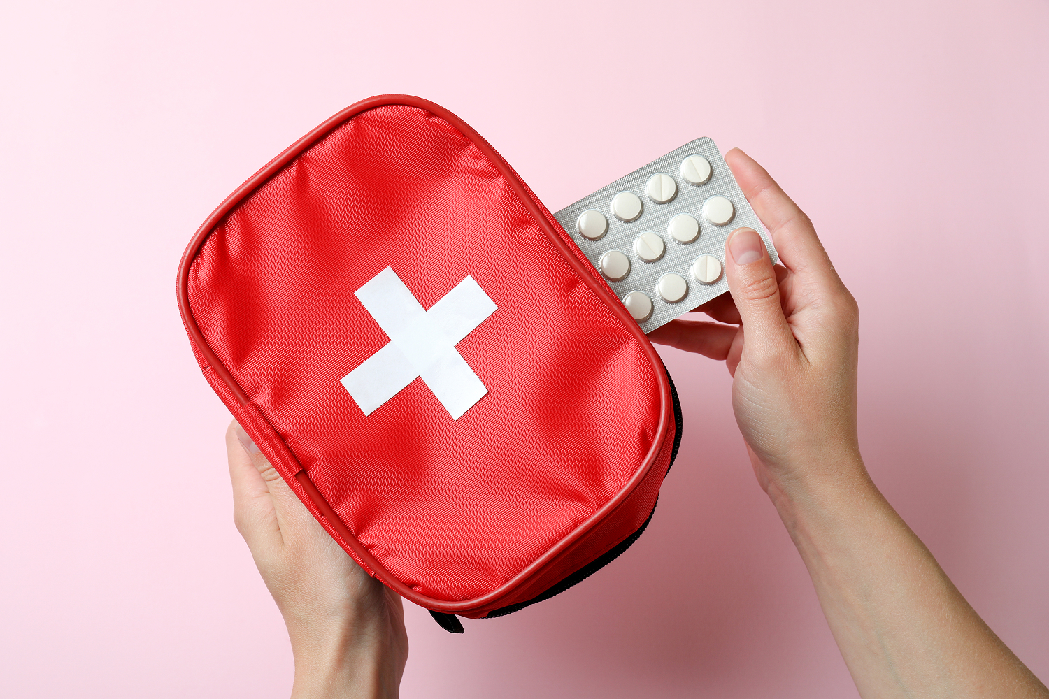 Аптечка для дома и офиса: обязательный список медицинских изделий