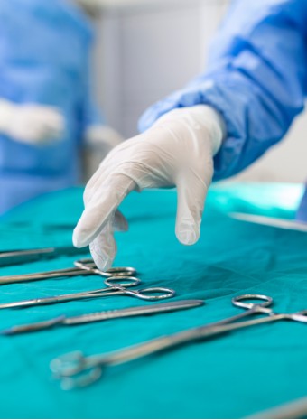 Оснащение клиники: как профессионально подобрать инструменты для операционной