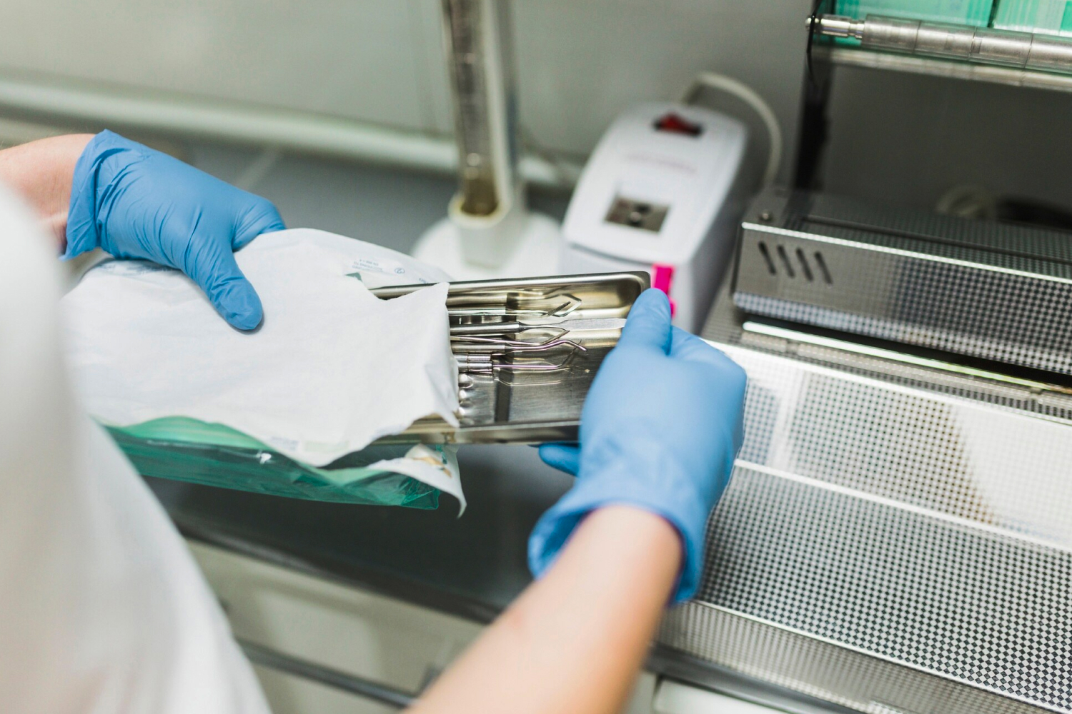 Стерилизация медицинских инструментов: методы и требования